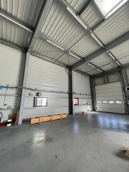 Bureau dans Plescop à louer - Photo de l’immeuble – Image 2 sur 2