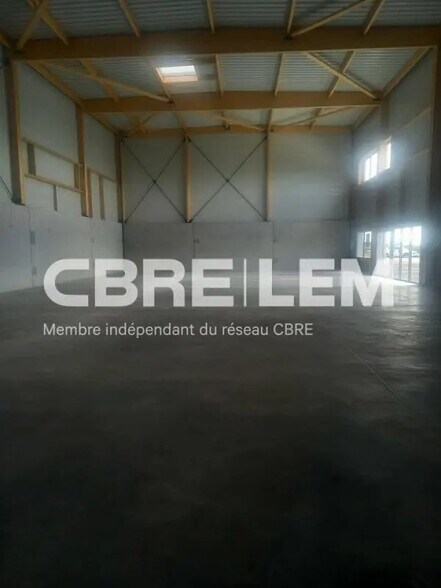 Local d’activités dans Caen à louer - Photo de l’immeuble – Image 3 sur 4
