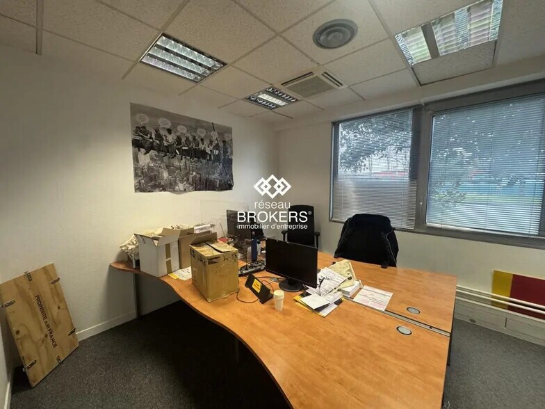 Bureau dans La Courneuve à louer - Photo de l’immeuble – Image 2 sur 4