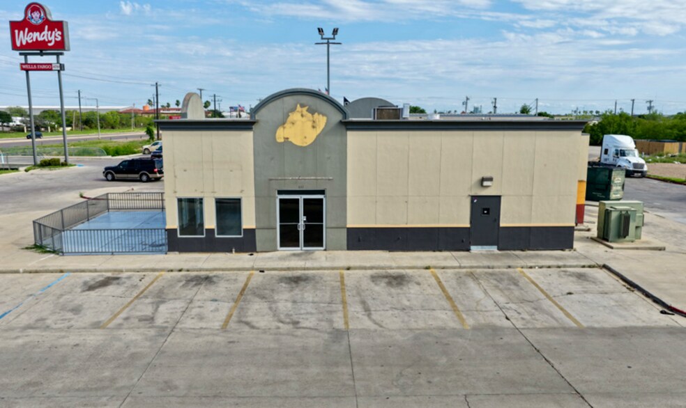 611 Rancho Viejo Dr, Laredo, TX à louer - Photo de l’immeuble – Image 2 sur 13