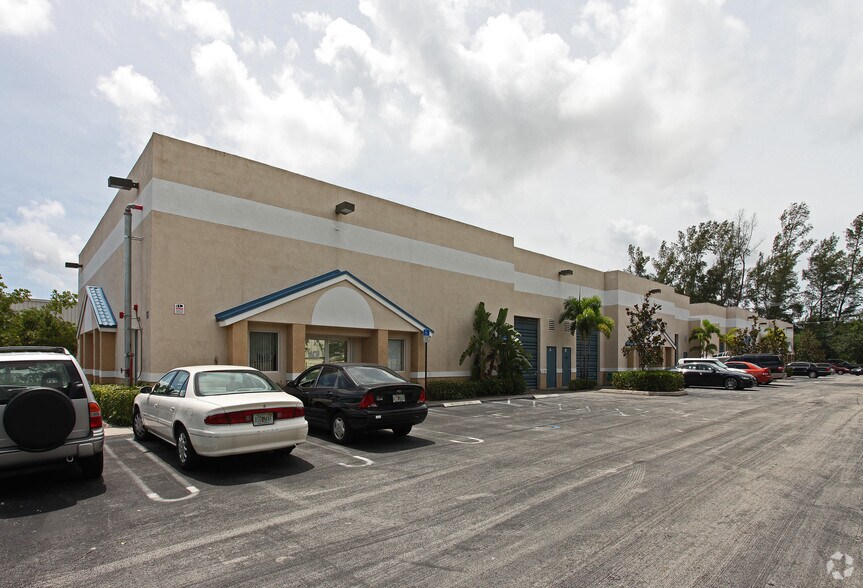160 Commerce Rd, Boynton Beach, FL à louer - Photo de l’immeuble – Image 3 sur 5