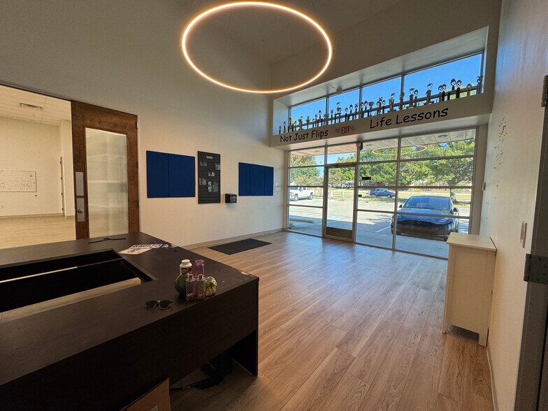 1081 Ohio Dr, Plano, TX à louer - Photo de l’immeuble – Image 2 sur 9