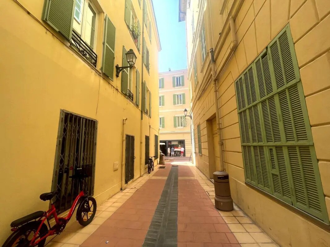 Local d’activités dans Menton à louer Photo de l’immeuble– Image 1 sur 4