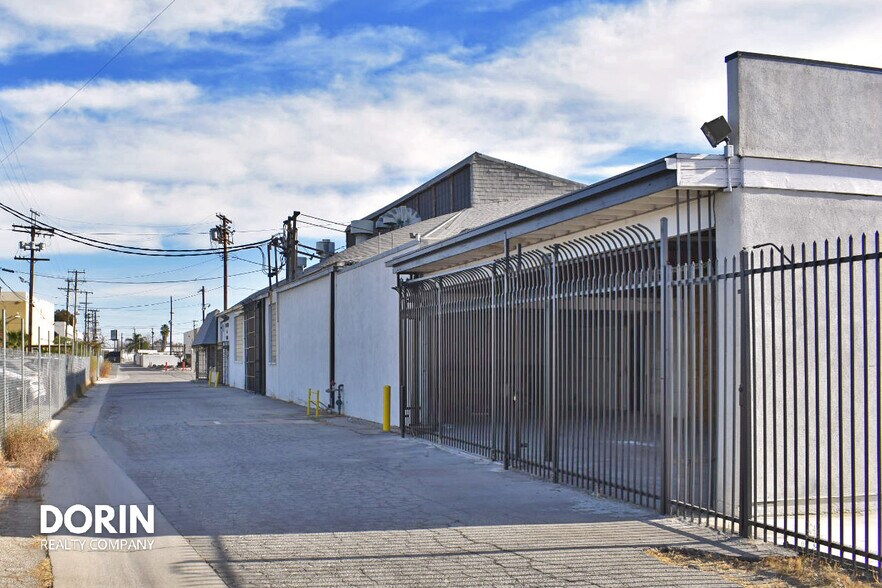 16214-16300 Lindbergh Street, Van Nuys, CA à vendre - Photo de l’immeuble – Image 3 sur 18