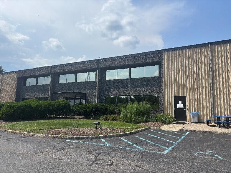700 Bartley Chester Rd, Flanders, NJ à louer - Photo de l’immeuble – Image 2 sur 7