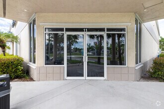 16120 San Carlos Blvd, Fort Myers, FL à louer Photo de l’immeuble– Image 2 sur 11
