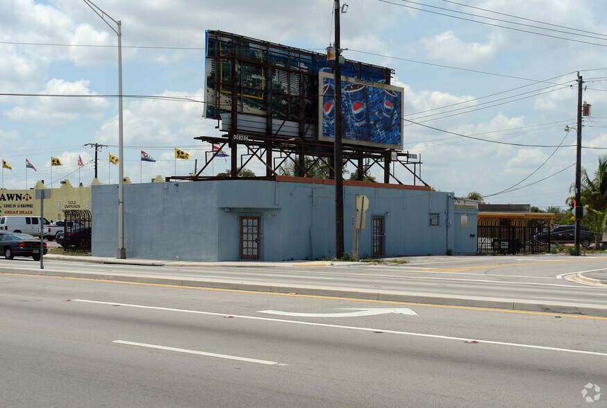 13990 NW 27th Ave, Opa Locka, FL à vendre - Photo de l’immeuble – Image 2 sur 7