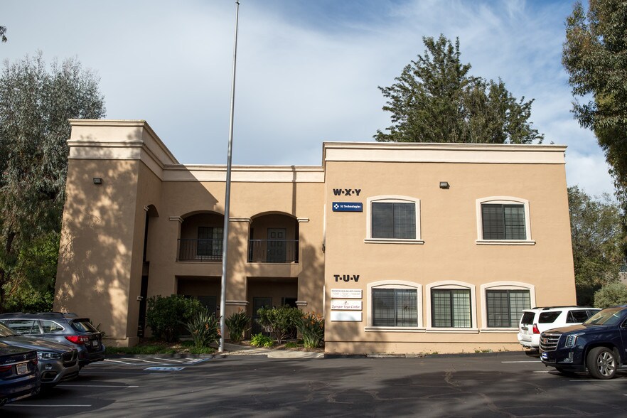 2210 Encinitas Blvd, Encinitas, CA à vendre - Photo principale – Image 1 sur 1