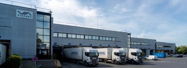 Plus de détails pour 51 Rue Du Commandant Rolland, Le Bourget - Bureau, Local d'activités à louer