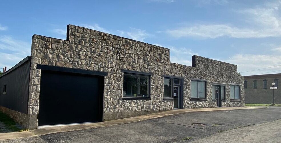 202 E 5th Ave, Garnett, KS à vendre - Photo de l’immeuble – Image 1 sur 12
