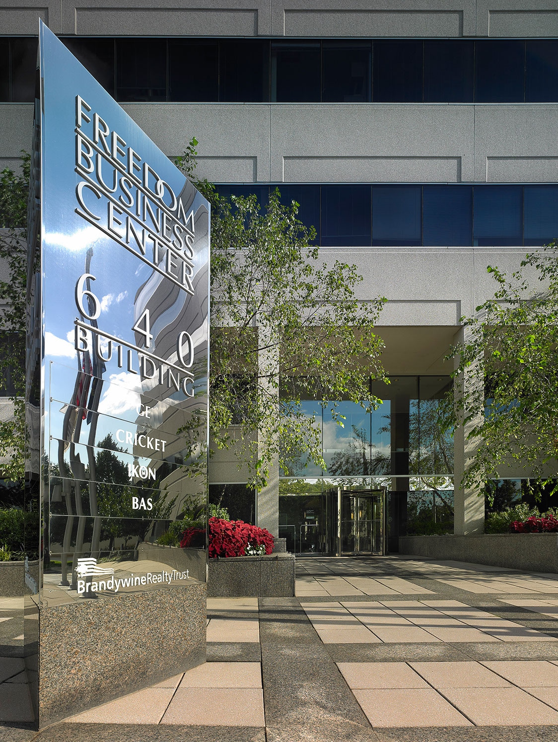 610 Freedom Business Ctr Dr, King Of Prussia, PA à louer Photo de l’immeuble– Image 1 sur 7