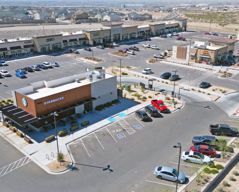 12900 Eastlake Blvd, El Paso, TX à louer Photo de l’immeuble– Image 1 sur 4