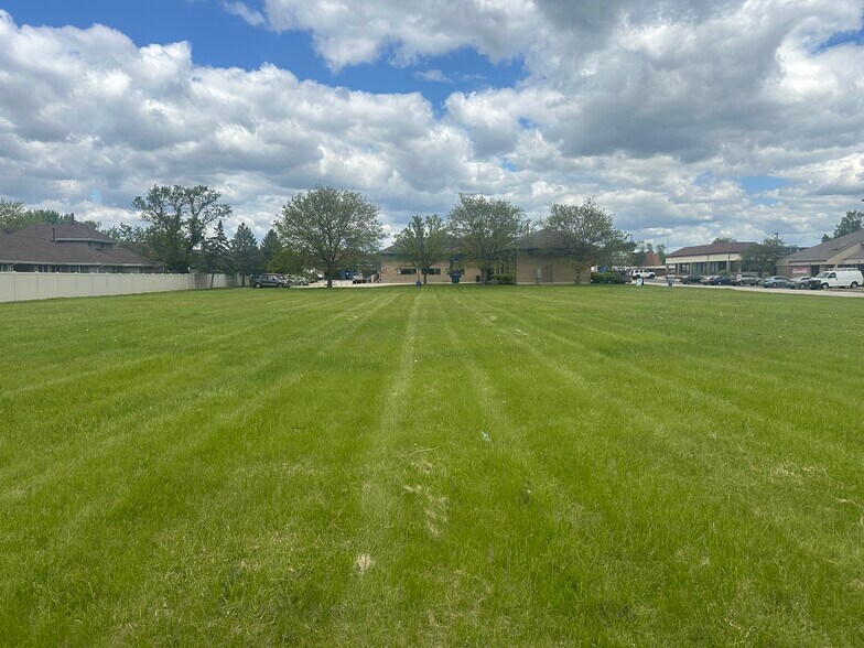 99 W Merchants Dr, Oswego, IL à vendre - Photo de l’immeuble – Image 3 sur 10
