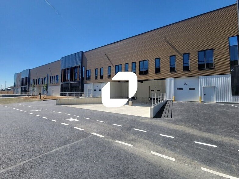 Local d’activités dans Wissous à louer - Photo de l’immeuble – Image 3 sur 17