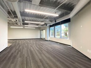 4435 Eastgate Mall, San Diego, CA à louer Photo intérieure– Image 2 sur 9