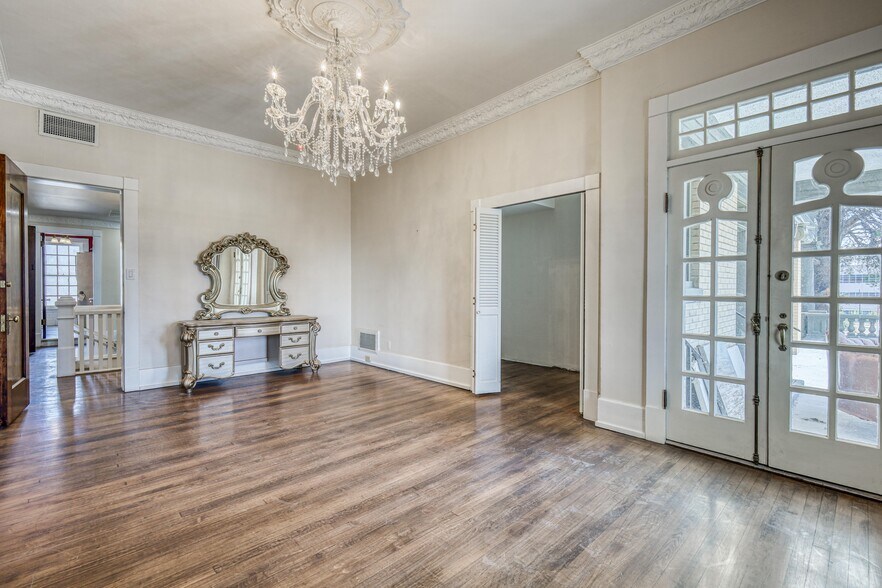 1011 N Mesa St, El Paso, TX à louer - Photo de l’immeuble – Image 3 sur 11