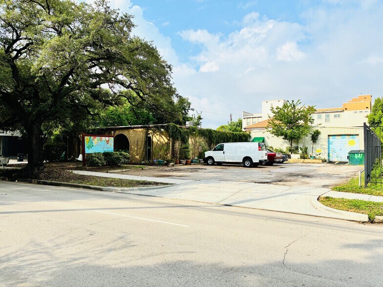 1818 Waugh Dr, Houston, TX à vendre - Photo de l’immeuble – Image 1 sur 9