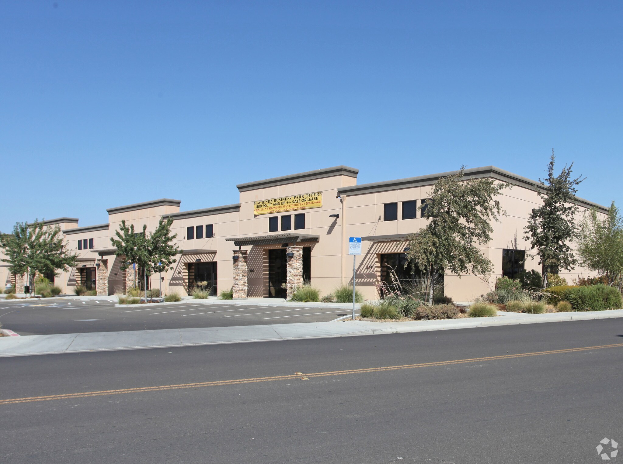 30 G St, Los Banos, CA à louer Photo principale– Image 1 sur 8