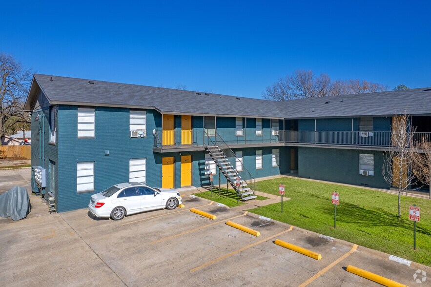 2211 S Vernon Ave, Dallas, TX à vendre - Photo principale – Image 2 sur 32