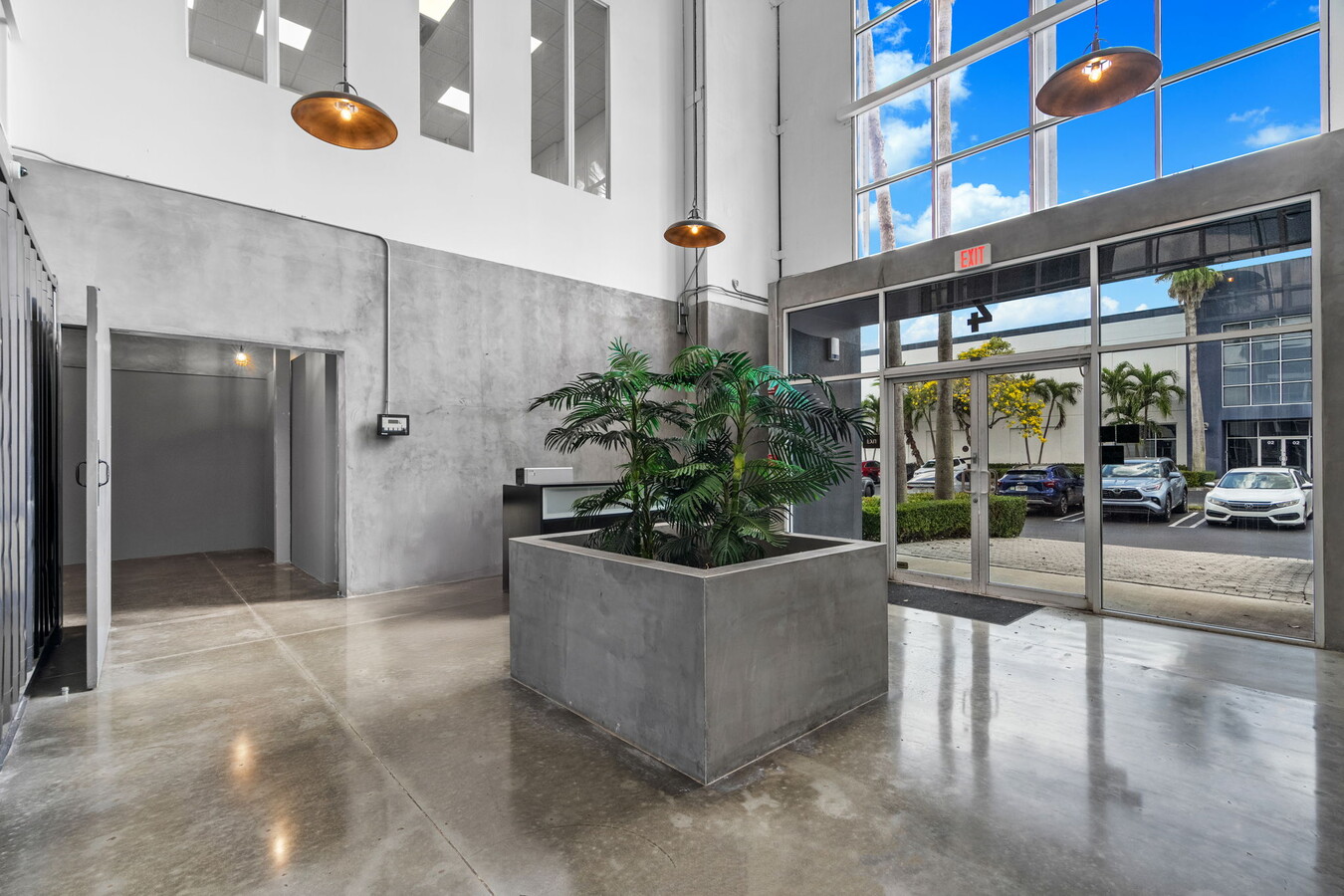 7620 NW 25th St, Miami, FL 33122 - Lot 4 -  - Photo intérieure - Image 1 of 7