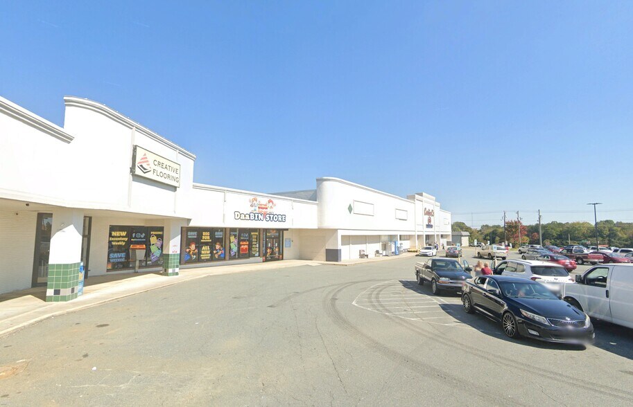 807-825 Main St, Graham, NC à louer - Photo de l’immeuble – Image 2 sur 4