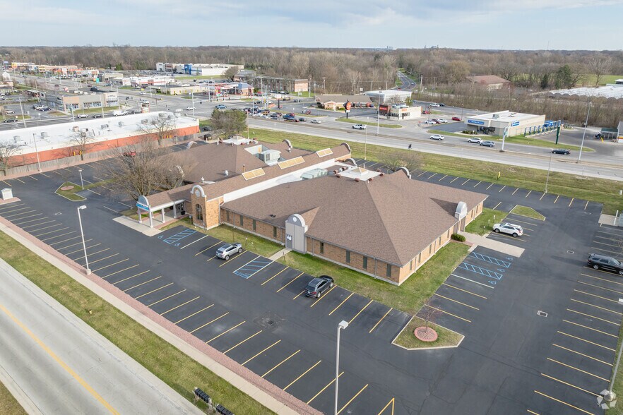 6839-6855 Spring Valley Dr, Holland, OH à louer - Photo de l’immeuble – Image 3 sur 16
