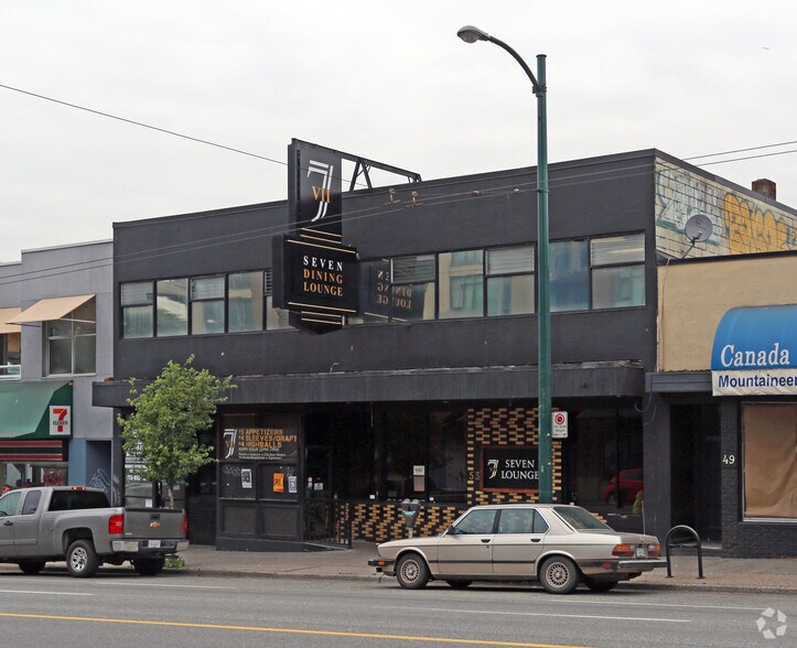 53-55 W Broadway, Vancouver, BC à louer - Photo de l’immeuble – Image 1 sur 2