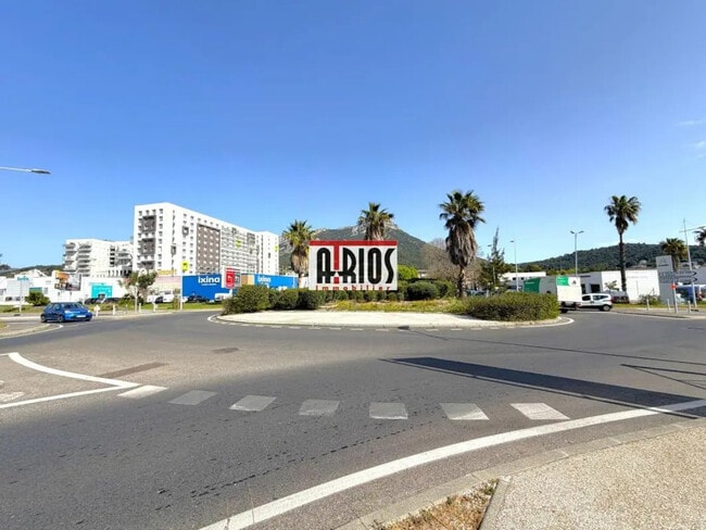 Plus de détails pour Local commercial à louer