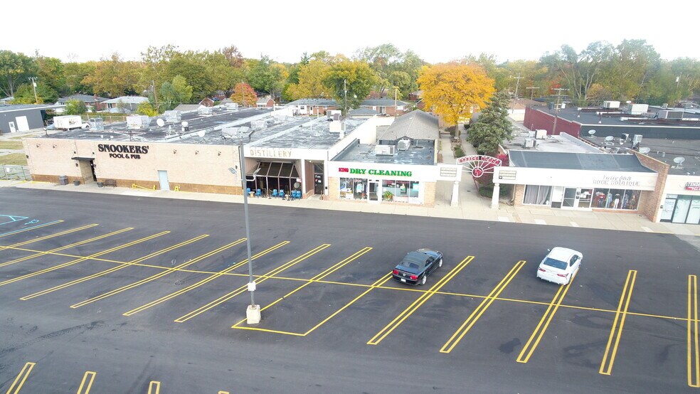 27556-27630 Schoolcraft Rd, Livonia, MI à vendre - Photo de l’immeuble – Image 3 sur 5