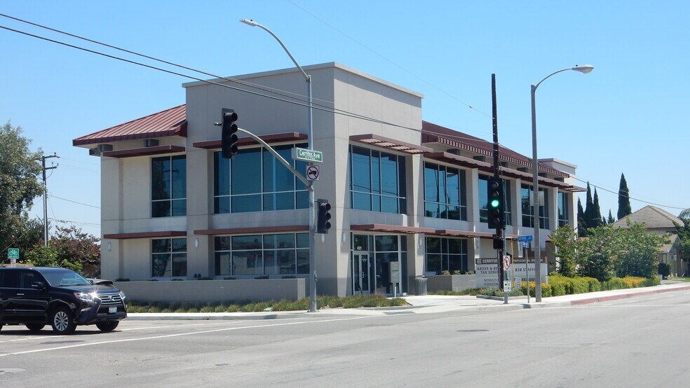 4501 Cerritos Ave, Cypress, CA à louer - Photo de l’immeuble – Image 2 sur 6