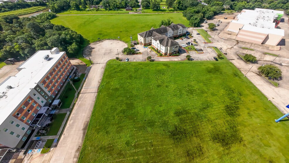 5355 Clearwater Ct, Beaumont, TX à vendre - Photo principale – Image 1 sur 8