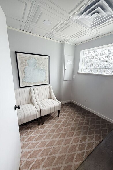 18524 Mack Ave, Grosse Pointe, MI à vendre - Photo intérieure – Image 3 sur 7