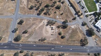 Plus de détails pour Wisteria Way & Road 200, Coarsegold, CA - Bureau/Local commercial à louer