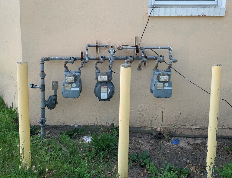 207 Bayshore Rd, Deer Park, NY à louer - Photo de l’immeuble – Image 3 sur 8