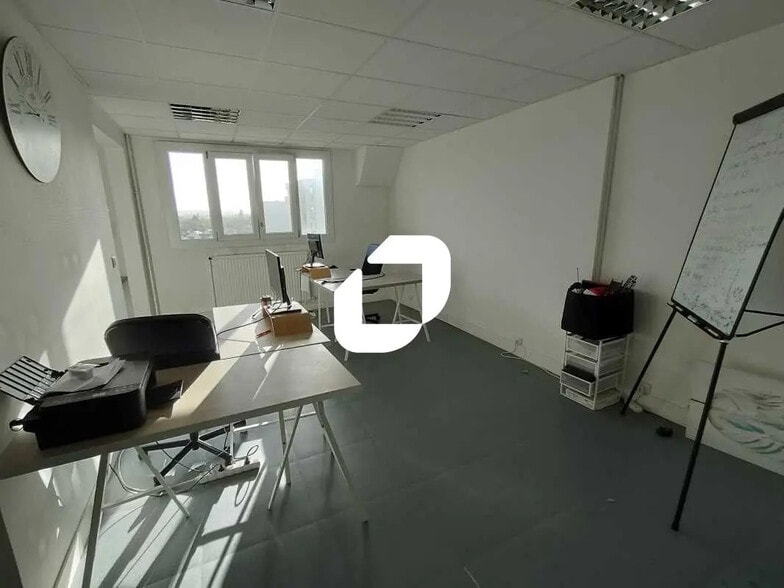 40-42 Rue Gabriel Péri, Le Plessis-Bouchard à louer - Photo de l’immeuble – Image 2 sur 6