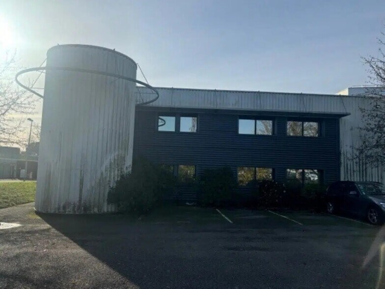 Local d’activités dans La Chapelle-sur-Erdre à louer - Photo de l’immeuble – Image 3 sur 8