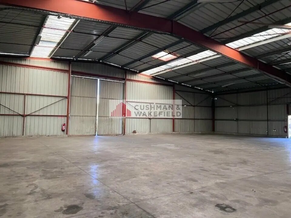 Local d’activités dans Nîmes à louer Photo de l’immeuble– Image 1 sur 4