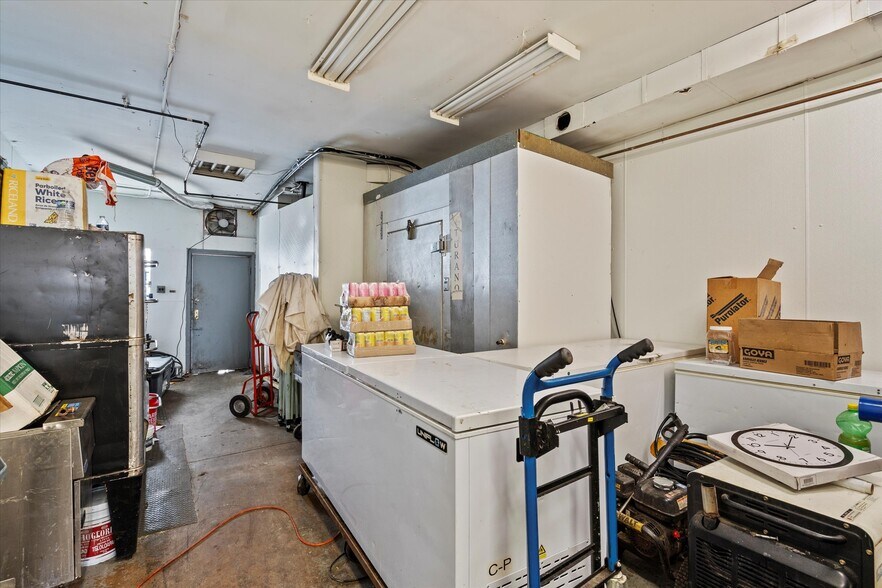 5546 S Archer Ave, Chicago, IL à vendre - Photo de l’immeuble – Image 3 sur 39