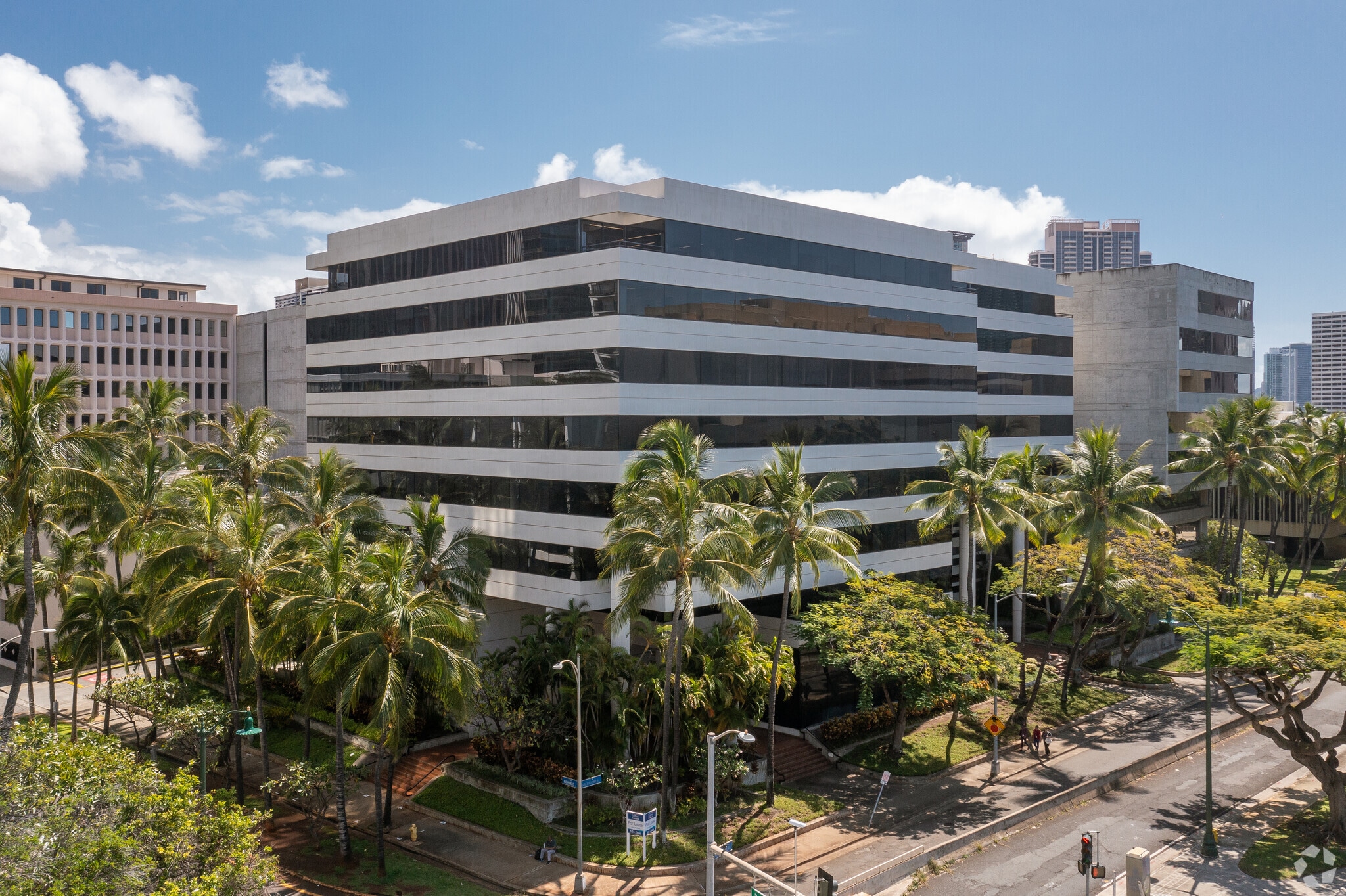 707 Richards St, Honolulu, HI à vendre Photo principale– Image 1 sur 10