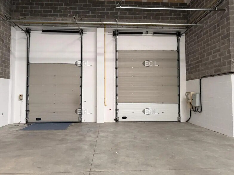 Local d’activités dans Moissy-Cramayel à louer - Photo de l’immeuble – Image 3 sur 7