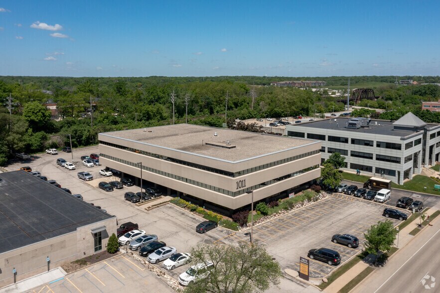1011 N Mayfair Rd, Wauwatosa, WI à vendre - Photo de l’immeuble – Image 2 sur 4