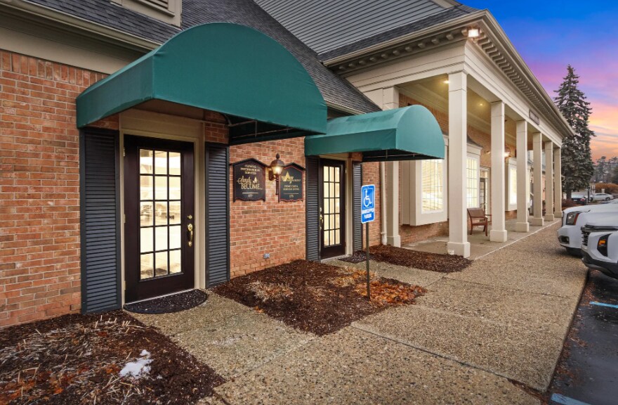 5777 W Maple Rd, West Bloomfield, MI à louer Photo principale– Image 1 sur 13