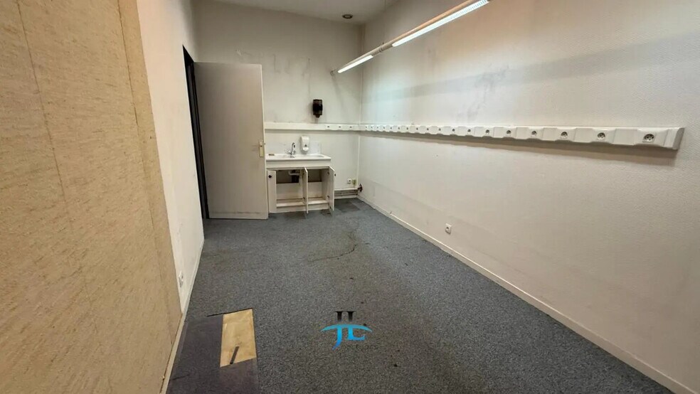 Local commercial dans Bordeaux à louer - Photo de l’immeuble – Image 2 sur 18