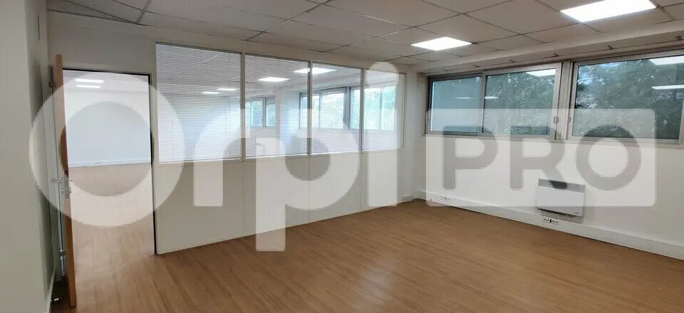Bureau dans Igny à louer - Photo de l’immeuble – Image 2 sur 9