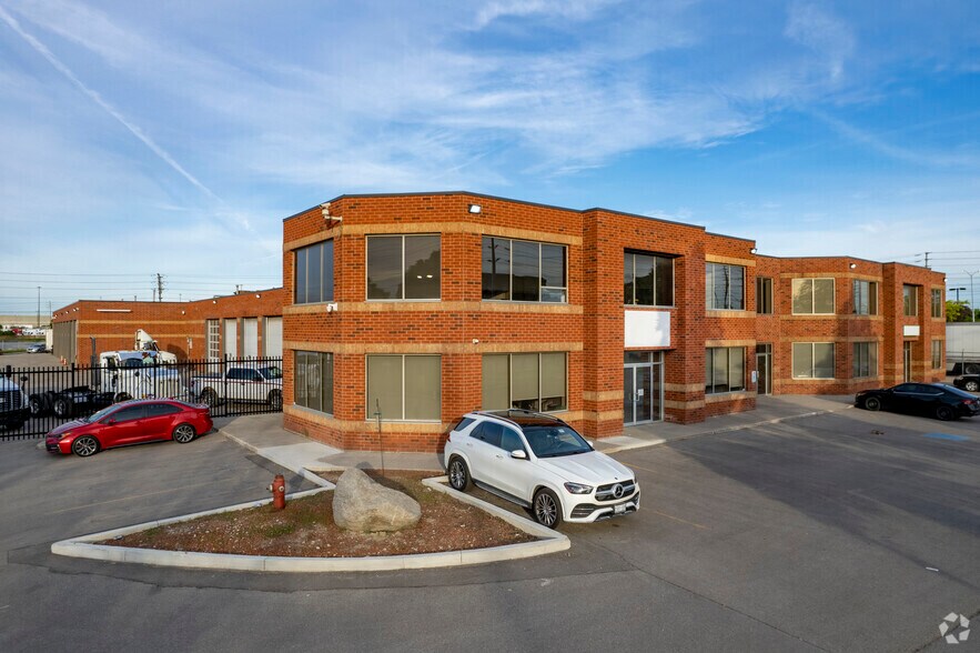 6950 Tomken Rd, Mississauga, ON à vendre - Photo principale – Image 1 sur 30