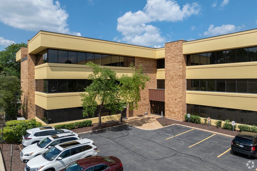 1655 N Arlington Heights Rd, Arlington Heights, IL à louer - Photo de l’immeuble – Image 3 sur 10