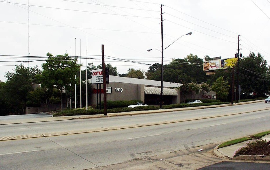 1919 Piedmont Rd NE, Atlanta, GA à louer - Photo de l’immeuble – Image 3 sur 16