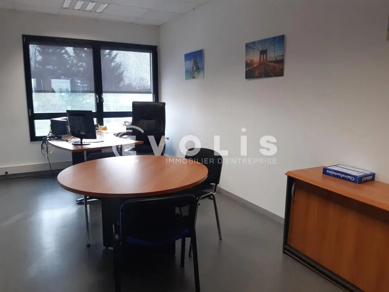 Bureau dans Dury à louer - Photo de l’immeuble – Image 3 sur 6