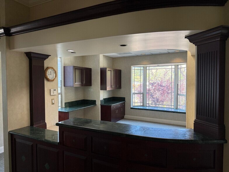 24551 Silver Cloud Ct, Monterey, CA à louer - Photo de l’immeuble – Image 3 sur 13