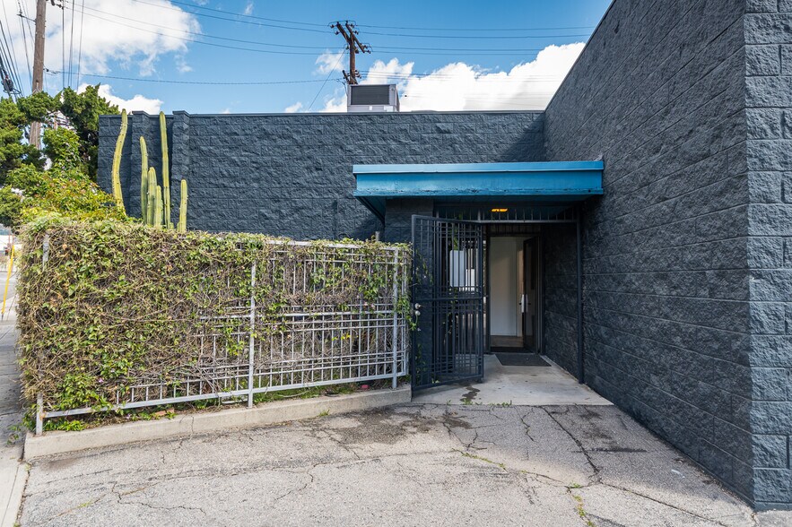 2720 N Ontario St, Burbank, CA à louer - Photo de l’immeuble – Image 3 sur 11